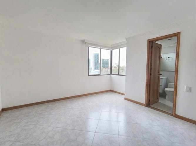 Apartamento de 3 alcobas en arriendo en El Poblado, Medellín, 121 m² · foto 7 de 19