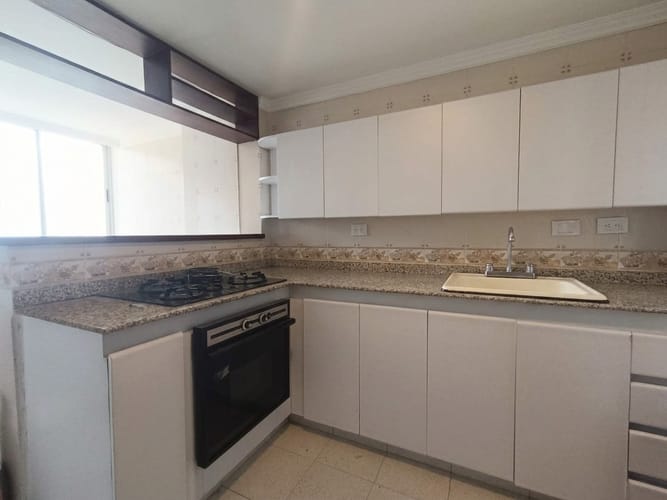 Apartamento de 3 alcobas en arriendo en El Poblado, Medellín, 121 m² · foto 12 de 19