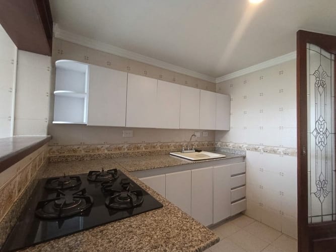 Apartamento de 3 alcobas en arriendo en El Poblado, Medellín, 121 m² · foto 13 de 19
