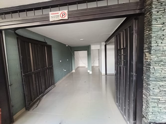 Local en arriendo en Laureles, Medellín, 50 m² · foto 2 de 11