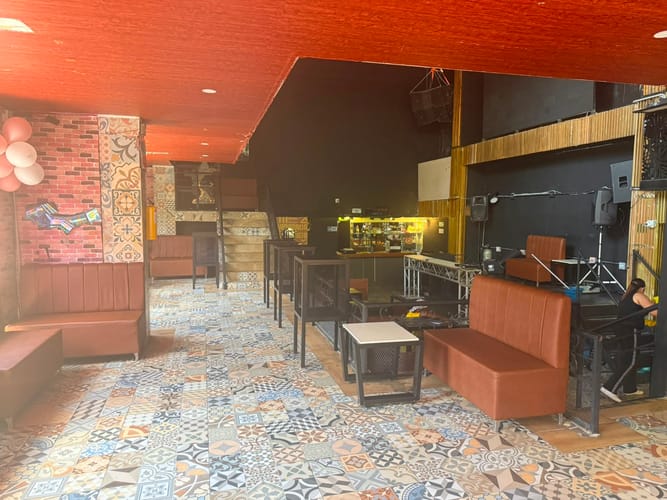 Local en arriendo en El Poblado, Medellín, 200 m² · foto 3 de 6