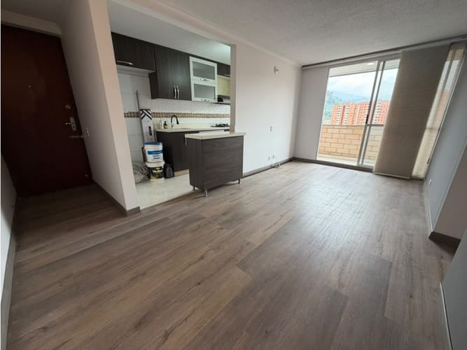 Apartamento de 3 alcobas en arriendo en Loma De Los Bernal, Medellín, 70 m² · foto 2 de 19