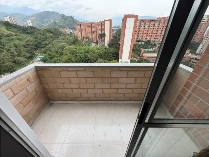 Apartamento de 3 alcobas en arriendo en Loma De Los Bernal, Medellín, 70 m² · foto 7 de 19