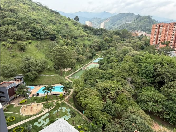 Apartamento de 3 alcobas en arriendo en Loma De Los Bernal, Medellín, 70 m² · foto 9 de 19