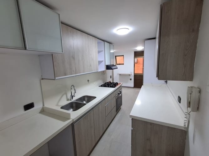Apartamento de 2 alcobas en arriendo en Patio Bonito, Medellín, 82 m² · foto 5 de 17