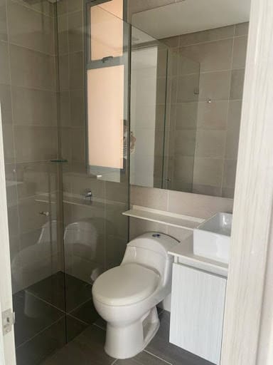 Apartamento de 3 alcobas en arriendo en Loma Del Chocho, Envigado, 102 m² · foto 5 de 9