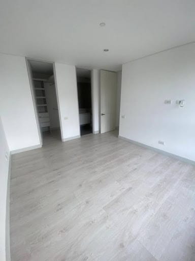 Apartamento de 3 alcobas en arriendo en Loma Del Chocho, Envigado, 102 m² · foto 6 de 9