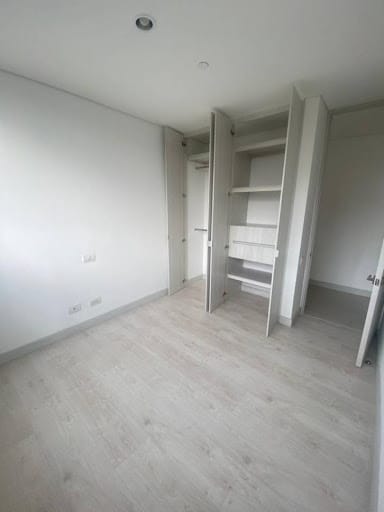 Apartamento de 3 alcobas en arriendo en Loma Del Chocho, Envigado, 102 m² · foto 9 de 9