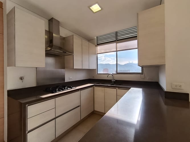Apartamento de 3 alcobas en arriendo en Las Lomas, Medellín, 170 m² · foto 15 de 20