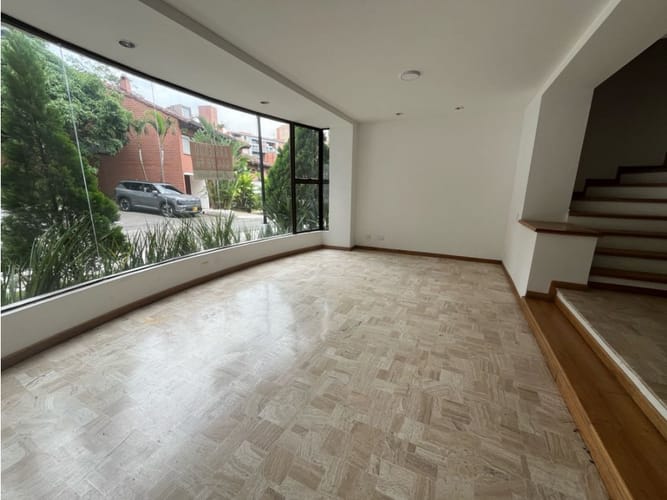 Casa de 3 alcobas en venta en La Frontera, Medellín, 280 m² · foto 2 de 24