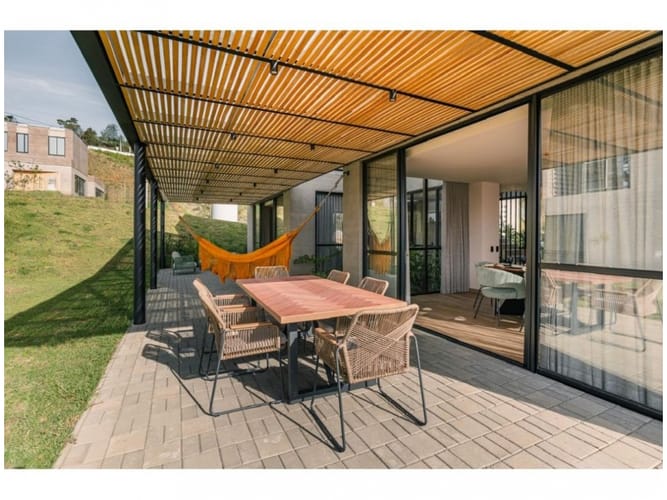 Casa de 3 alcobas en venta en Las Palmas, Envigado, 242 m² · foto 3 de 24