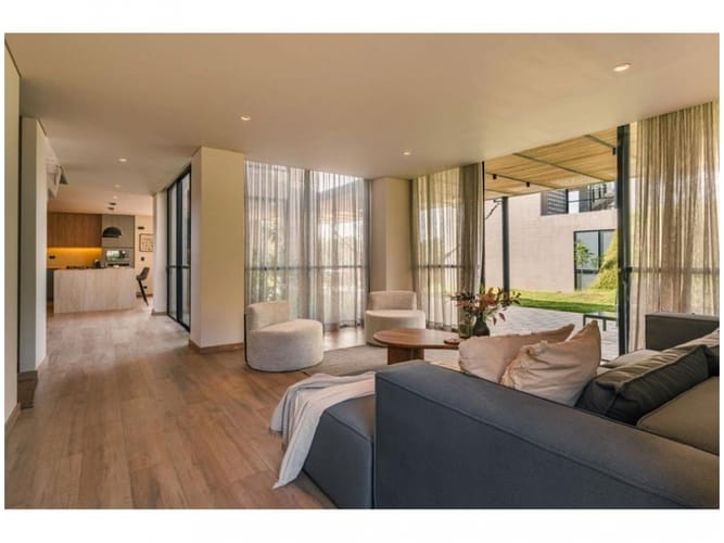 Casa de 3 alcobas en venta en Las Palmas, Envigado, 242 m² · foto 10 de 24