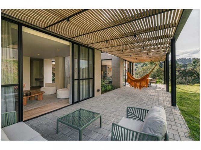 Casa de 3 alcobas en venta en Las Palmas, Envigado, 242 m² · foto 11 de 24