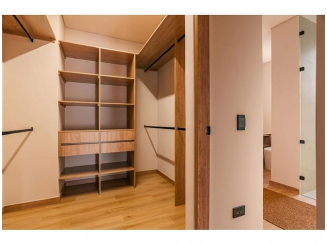 Casa de 3 alcobas en venta en Las Palmas, Envigado, 242 m² · foto 19 de 24