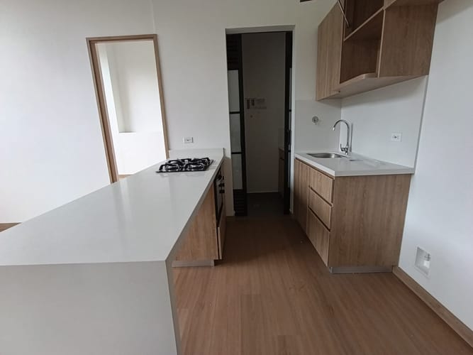 Apartamento de 2 alcobas en arriendo en Loma Del Escobero, Envigado, 74 m² · foto 2 de 13