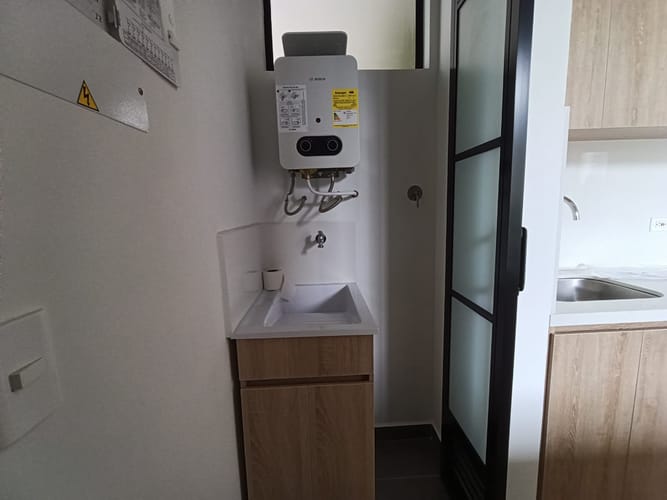 Apartamento de 2 alcobas en arriendo en Loma Del Escobero, Envigado, 74 m² · foto 3 de 13