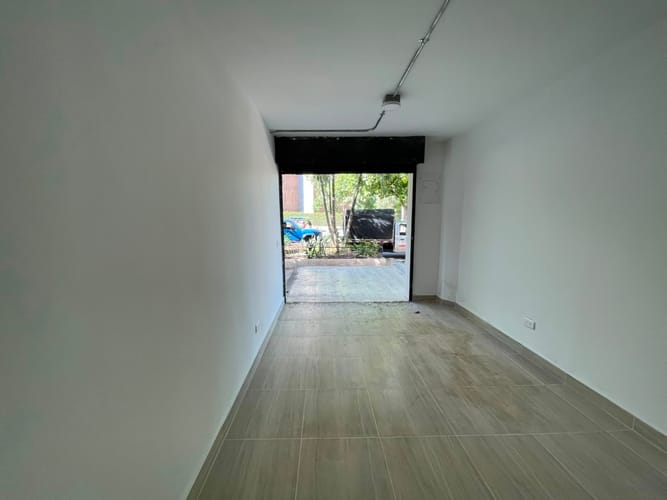 Local en arriendo en Laureles, Medellín, 24 m² · foto 2 de 10