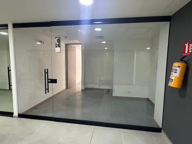 Consultorio en arriendo en El Poblado, Medellín, 33 m² · foto 2 de 5