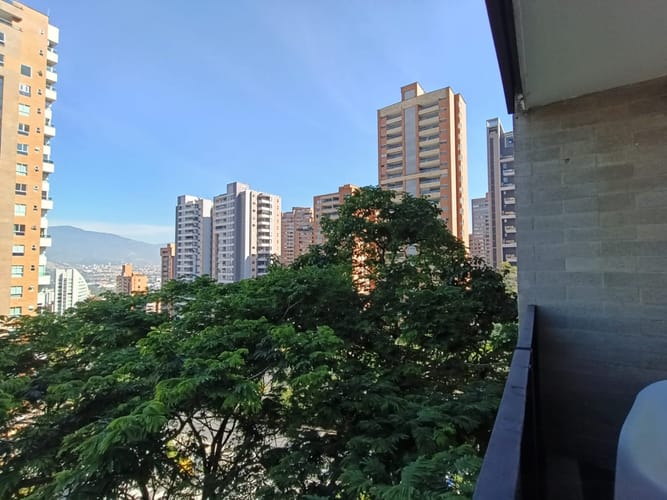 Apartamento de 2 alcobas en arriendo en El Poblado, Medellín, 95 m² · foto 7 de 17