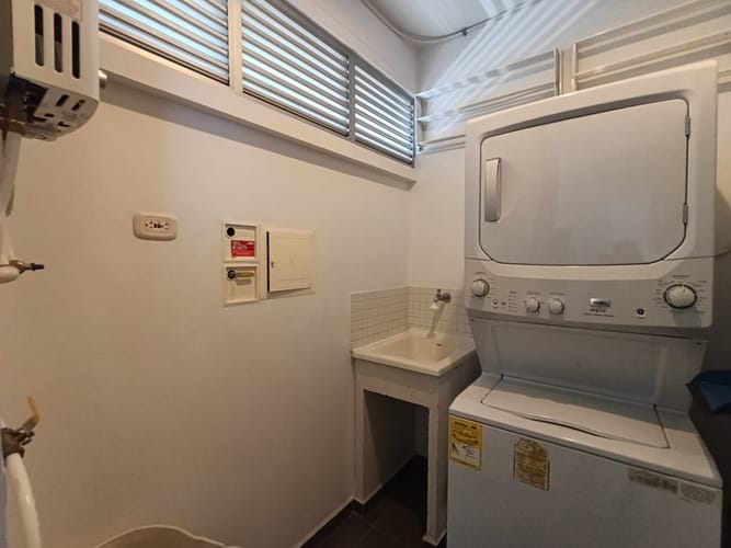 Apartamento de 2 alcobas en arriendo en El Poblado, Medellín, 95 m² · foto 8 de 17