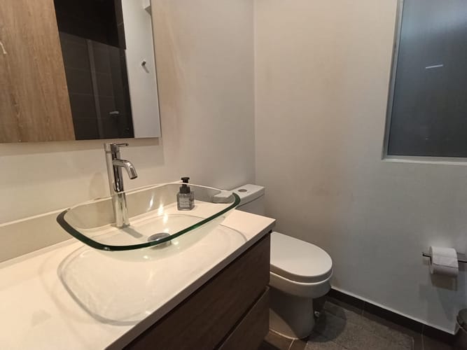 Apartamento de 2 alcobas en arriendo en El Poblado, Medellín, 95 m² · foto 9 de 17