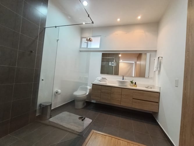 Apartamento de 2 alcobas en arriendo en El Poblado, Medellín, 95 m² · foto 11 de 17