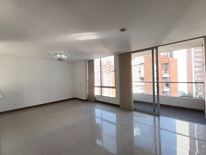 Apartamento de 3 alcobas en arriendo en El Poblado, Medellín, 140 m² · foto 3 de 18