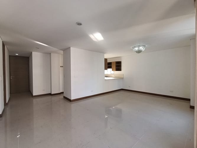 Apartamento de 3 alcobas en arriendo en El Poblado, Medellín, 140 m² · foto 4 de 18