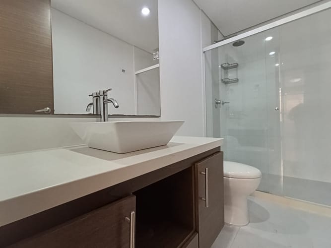 Apartamento de 3 alcobas en arriendo en El Poblado, Medellín, 140 m² · foto 5 de 18
