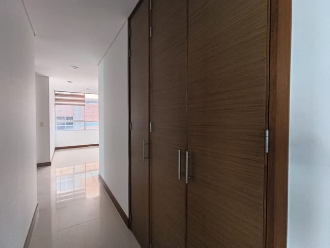 Apartamento de 3 alcobas en arriendo en El Poblado, Medellín, 140 m² · foto 6 de 18