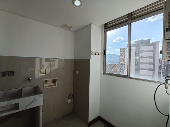 Apartamento de 3 alcobas en arriendo en El Poblado, Medellín, 140 m² · foto 17 de 18