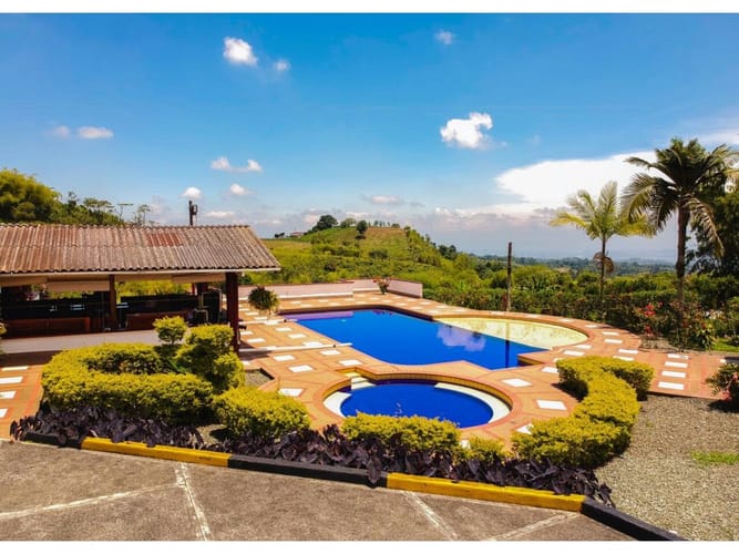 Finca en venta en El Jordan, Pereira, 450 m² · foto 2 de 24