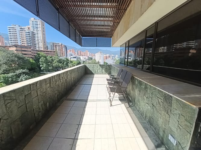 Oficina en arriendo en El Poblado, Medellín, 100 m² · foto 2 de 13