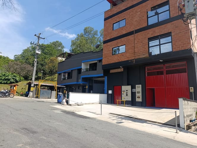 Bodega en arriendo en San Antonio De Prado, Medellín, 590 m² · foto 3 de 11