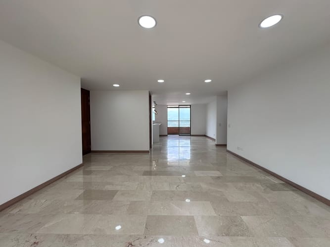 Apartamento de 3 alcobas en venta en El Poblado, Medellín, 160 m² · foto 4 de 18