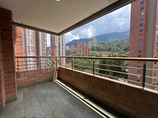 Apartamento de 3 alcobas en venta en El Poblado, Medellín, 160 m² · foto 18 de 18