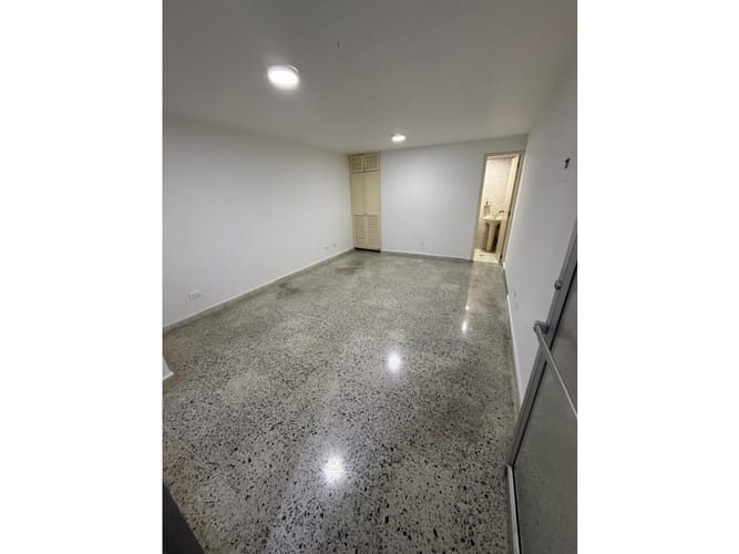 Local en venta en Versalles, Cali, 21 m² · foto 2 de 9