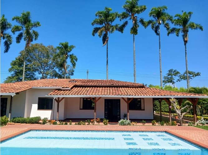 Casa de 4 alcobas en venta en Cerritos, Pereira, 850 m² · foto 3 de 24