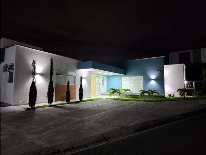 Casa de 4 alcobas en venta en Tribunas Corcega, Pereira, 576 m² · foto 2 de 24