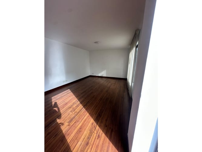Casa de 4 alcobas en venta en Cambulos, Pereira, 246 m² · foto 2 de 17