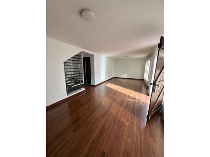Casa de 4 alcobas en venta en Cambulos, Pereira, 246 m² · foto 3 de 17