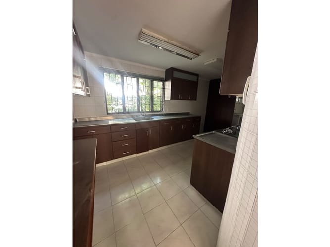 Casa de 4 alcobas en venta en Cambulos, Pereira, 246 m² · foto 5 de 17