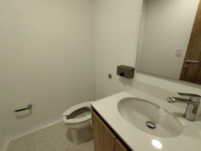 Consultorio en arriendo en El Poblado, Medellín, 40 m² · foto 6 de 9