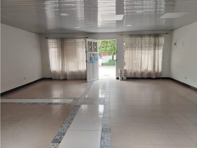 Casa de 3 alcobas en venta en El Acuario, Pereira, 126 m² · foto 2 de 11