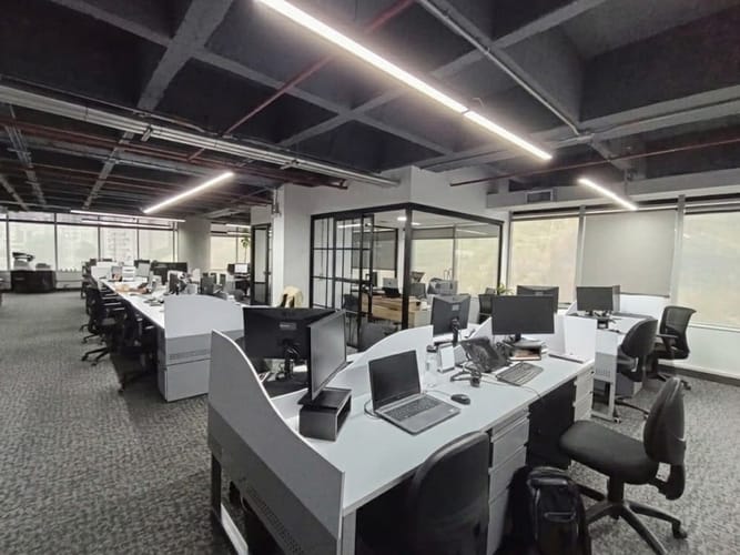 Oficina en arriendo en Patio Bonito, Medellín, 221 m² · foto 2 de 10