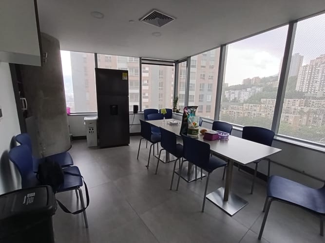 Oficina en arriendo en Patio Bonito, Medellín, 221 m² · foto 4 de 10