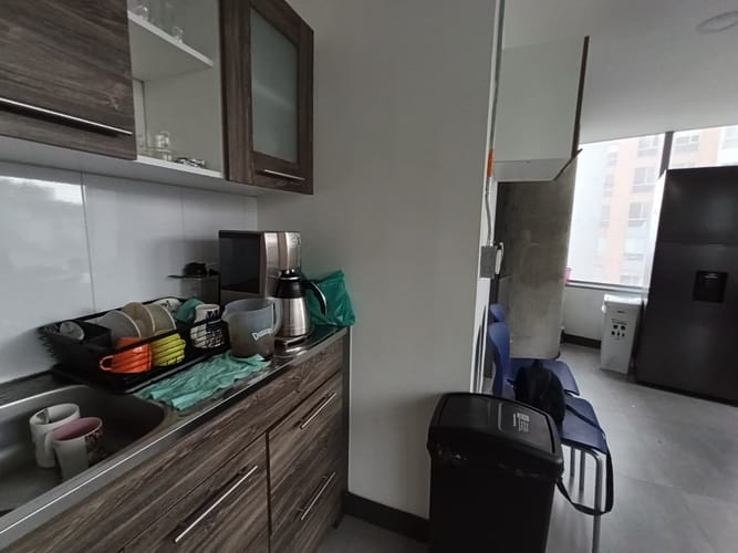 Oficina en arriendo en Patio Bonito, Medellín, 221 m² · foto 8 de 10