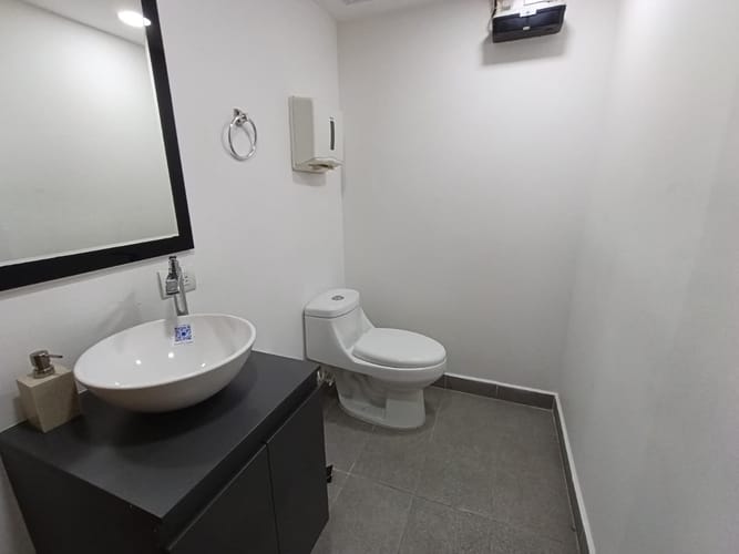 Oficina en arriendo en Patio Bonito, Medellín, 221 m² · foto 9 de 10