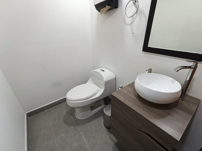 Oficina en arriendo en Patio Bonito, Medellín, 221 m² · foto 10 de 10