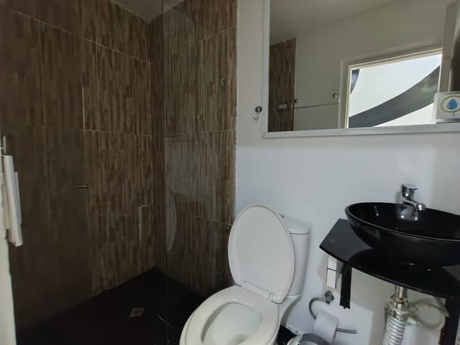 Casa de 11 alcobas en arriendo en El Poblado, Medellín, 500 m² · foto 2 de 19